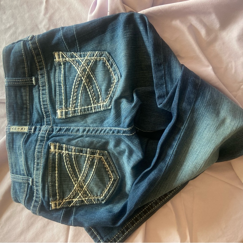 Women’s Arial mid rise bootcut jeans. Size 29R. In good condition.